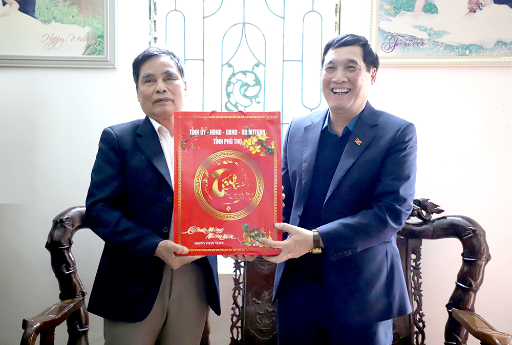 tặng quà Tết tại huyện Cẩm Khê vhhnews-2