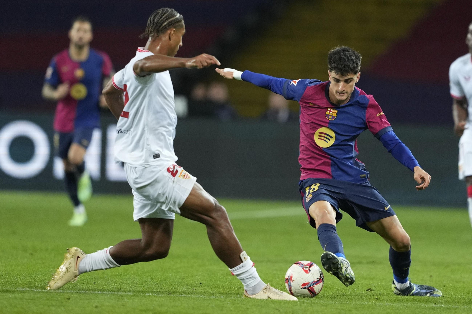 bong-da-Sevilla-vhhnews