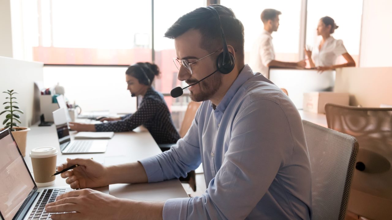 cham-soc-khach-hang-telesales-vhhnews