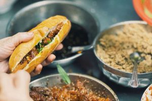 banh-my-nuong-cui-vhhnews