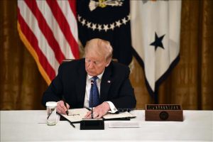 vna_potal_tong_thong_my_donald_trump_ky_sac_lenh-vhhnews